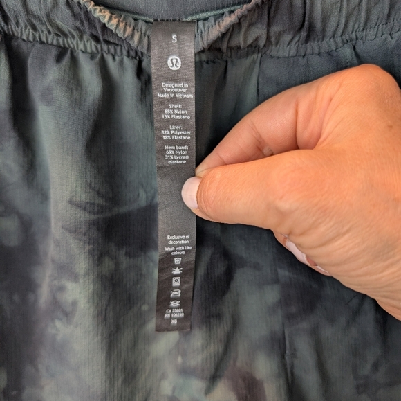 Lululemon Surge Short 6" Lined size 6 in EUC - Picture 7 of 11